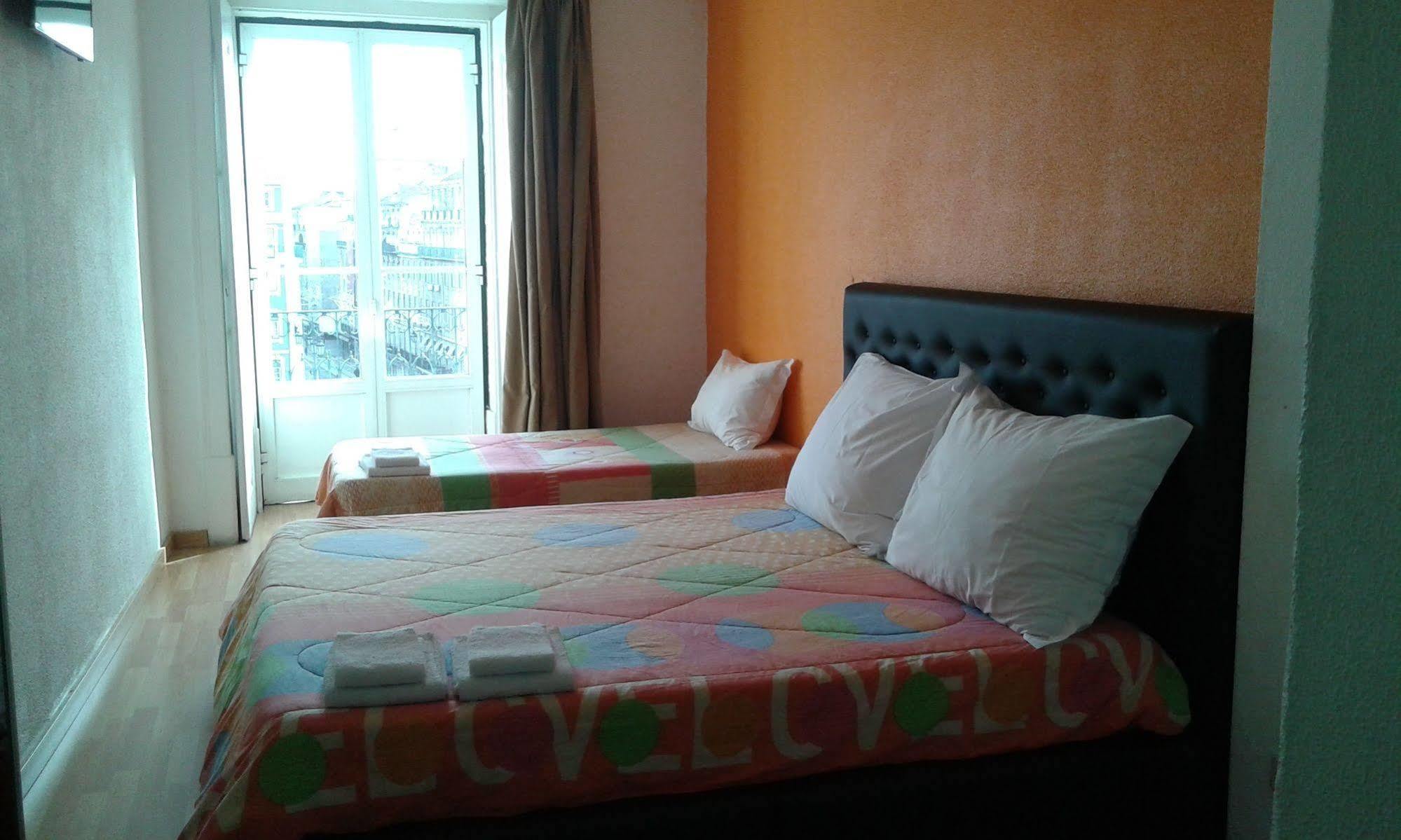 Pensao Beira Minho Hotel Lisbon Luaran gambar