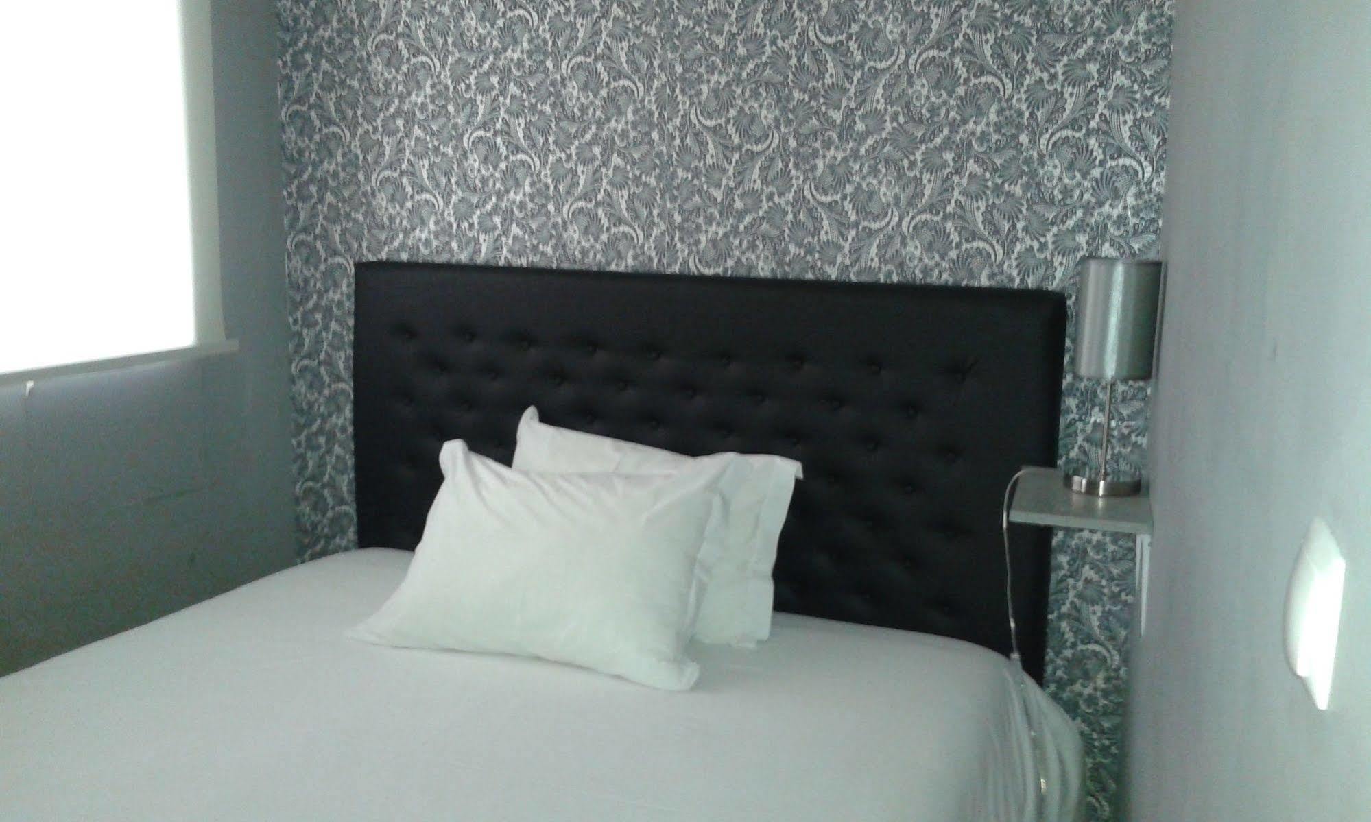 Pensao Beira Minho Hotel Lisbon Luaran gambar